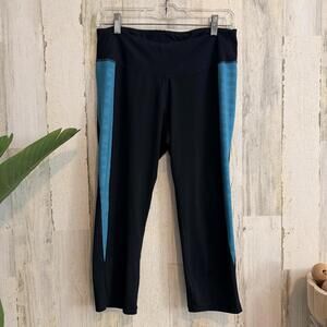Old Navy Active Fitted Women’s Size Large Black Teal Athletic Capri Leggings